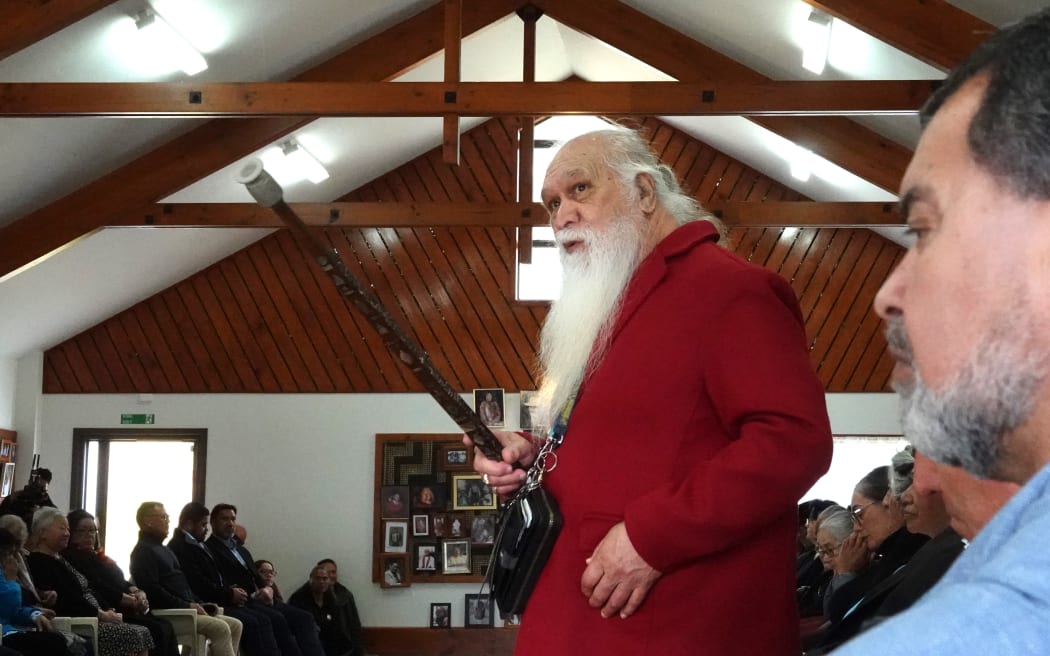 Ngapuhi rangatira Hone Sadler addresses the Minister at Whitiora Marae.