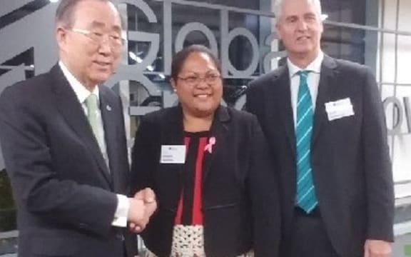 Emeline Veikoso Laumanu meets the GGI's Ban Ki-Moon, (left) and Frank Rijsberman