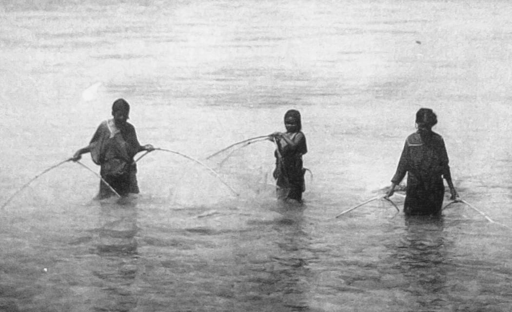 Chuuk women fishing with hand nets, 1899 -1900.