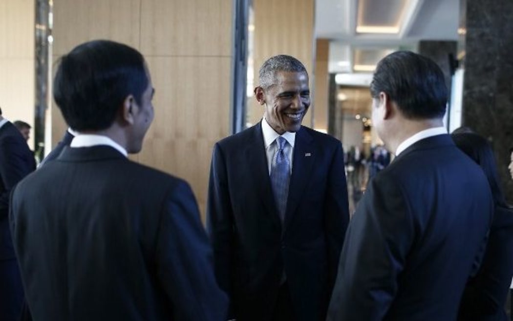 US President Barack Obama (C) talks to Indonesian President Joko Widodo (L) and Chinese President Xi Jinping (R) following the family photo during the G20 Turkey Leaders Summit on November 15, 2015 in Antalya, Turkey. Aykut Unlupinar / Anadolu Agency