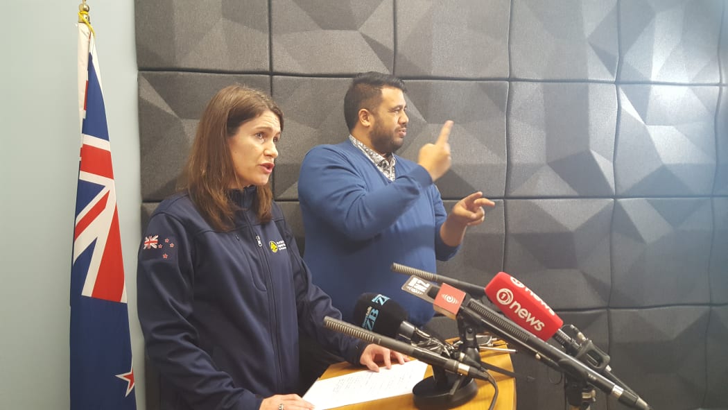Ministry of Civil Defence and Emergency Management director Sarah Stuart-Black and Alan Wendt from iSign.