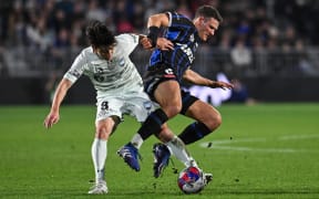 Wataru Kamijo of Sydney FC and Louis Verstraete of Auckland FC.
