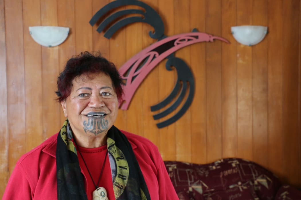 Ngamoni published her book 'The Rhythm and Life of Poi' in 2000.