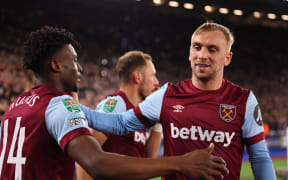 West Ham's Jarrod Bowen (R).