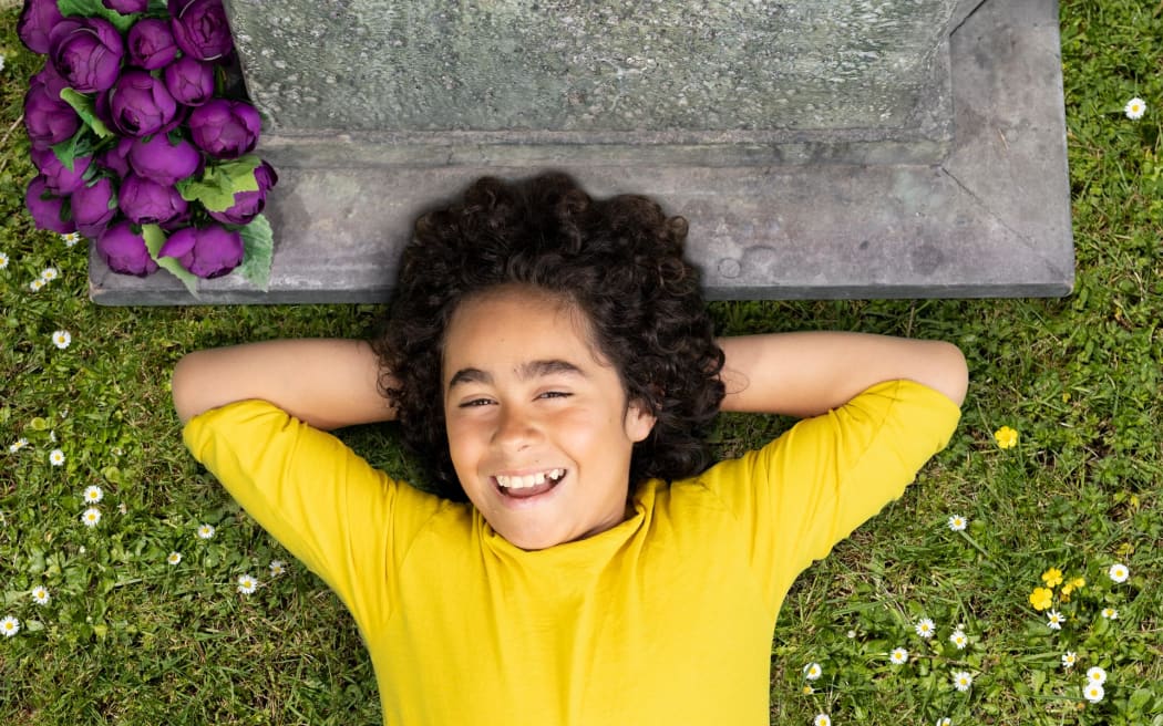 Ten-year-old Te Rongopai Curreen Tukiwaho leads a cast of 9 actors in the new play, Hemo is Home.