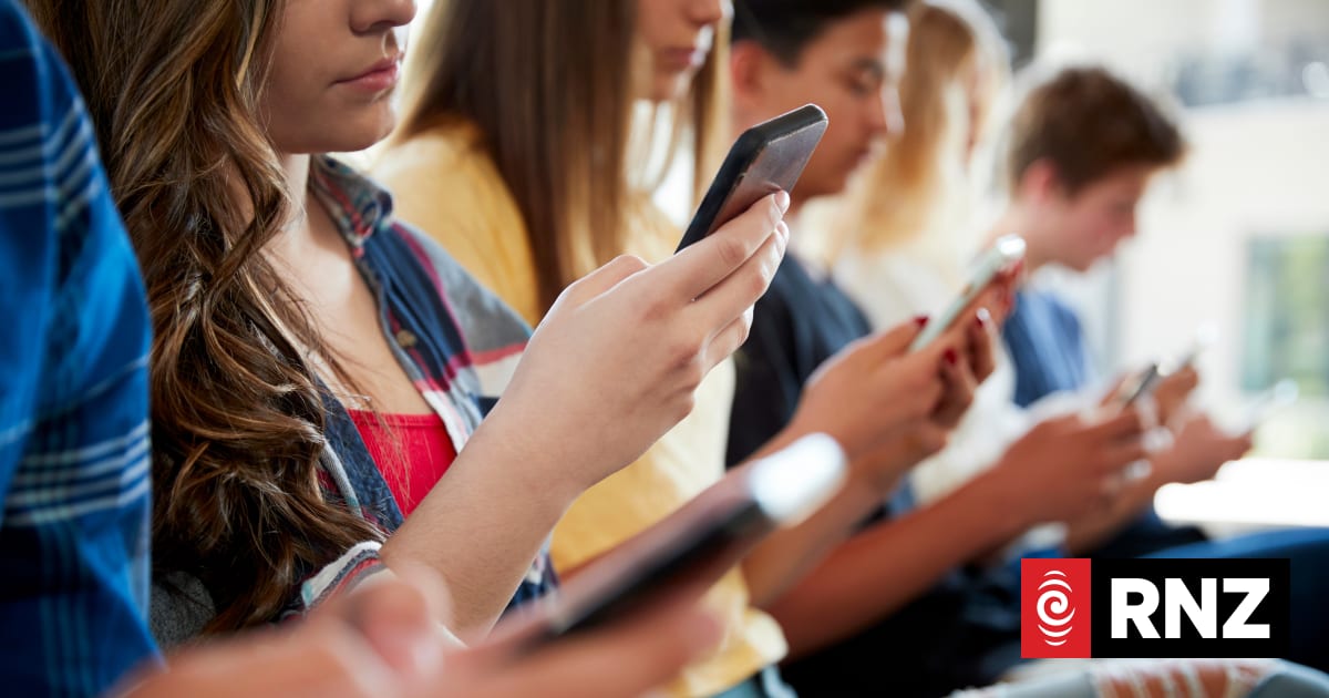 David Seymour suggests smartphones could be banned for under