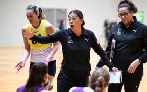Silver Ferns head coach Dame Noeline Taurua with Ameliaranne Ekenasio (L) and assistant coach Deb Fuller (R).