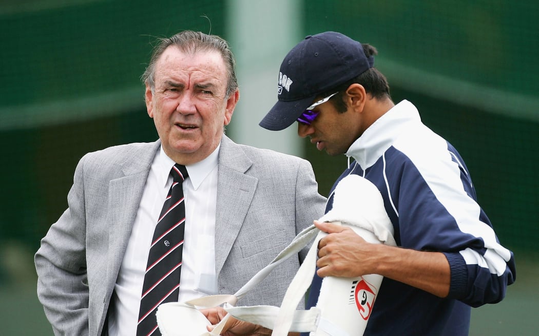 SYDNEY, NSW - OCTOBER 13:  Rahul Dravid (R) of the ICC World XI talks with former Australian cricketer Bob Simpson during training at the Sydney Cricket Ground on October 13, 2005 in Sydney, Australia.  (Photo by Hamish Blair/Getty Images) *** Local Caption *** Bob Simpson;Rahul Dravud