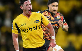 HURRICANES VS CHIEFS