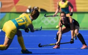 Australia's Georgina Morgan (L) shoots in front of New Zealand's Petrea Webster (R) during the the women's quarterfinal field hockey New Zealand vs Australia match of the Rio 2016 Olympics Games at the Olympic Hockey Centre in Rio de Janeiro on August 15, 2016.
