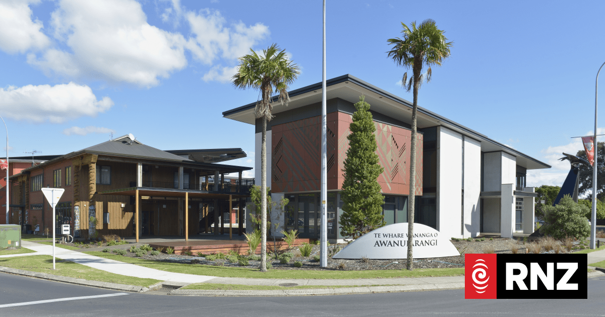 Wānanga moves some classes online amid fuel price concerns from students