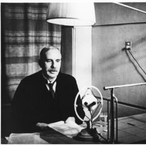 New Zealand atomic physicist Ernest Rutherford during a visit home to New Zealand in 1926. Photograph by courtesy of the Cawthorn Institute, Nelson, New Zealand.