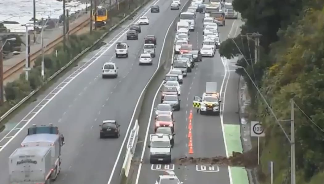 A slip at Petone is causing problems for commuters leaving Wellington.
