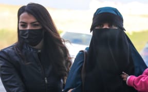 A 26-year-old New Zealand citizen and two children were taken to court at Hatay under security measures. Turkye's Ministry of National Defence said they tried to enter from Syria illegally.