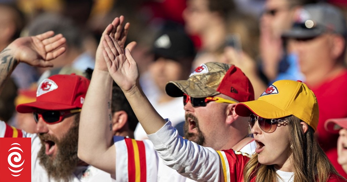 Kansas City Chiefs Ban Headdresses at Stadium - The New York Times