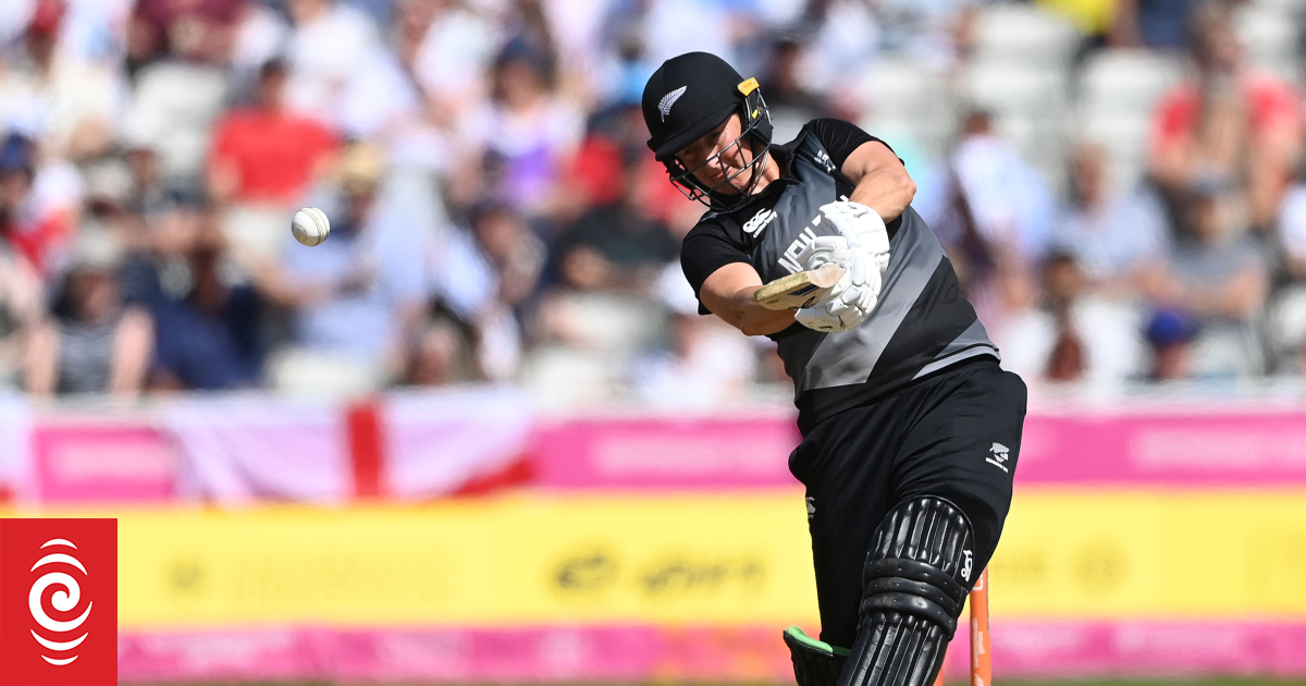 White Ferns star Sophie Devine calls for review of fielding rules, boundary lengths in women's game