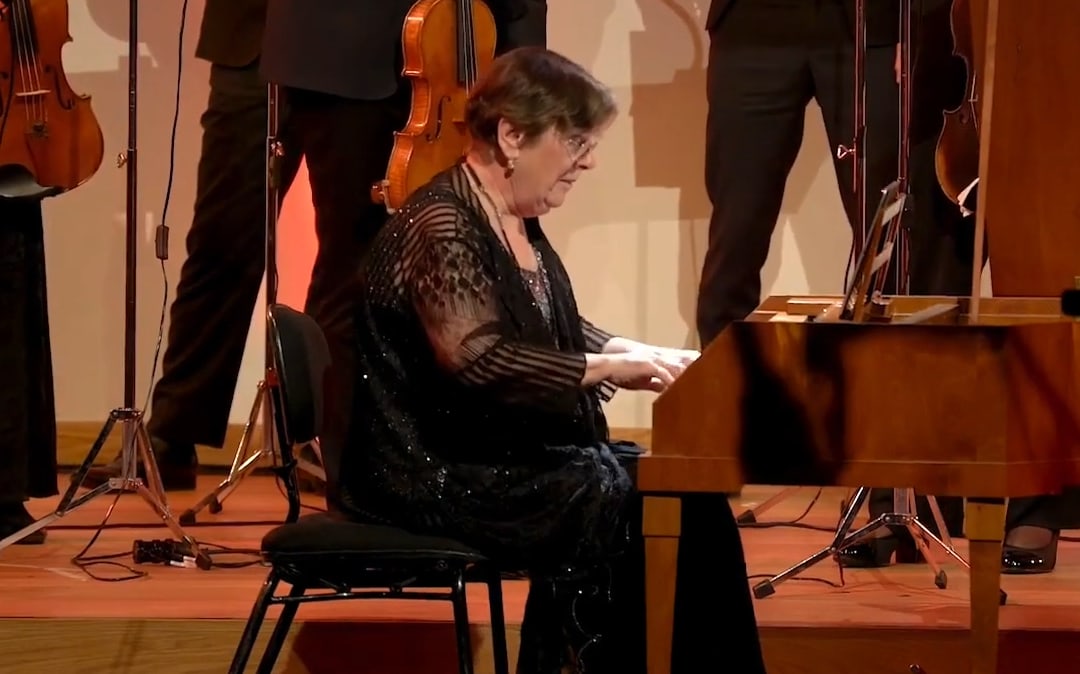 Diedre Irons (fortepiano) plays Bach