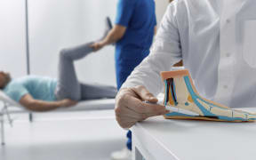 Flatfoot diagnosis. (Photo by PEAKSTOCK / SCIENCE PHOTO LIBRAR / LDA / Science Photo Library via AFP)