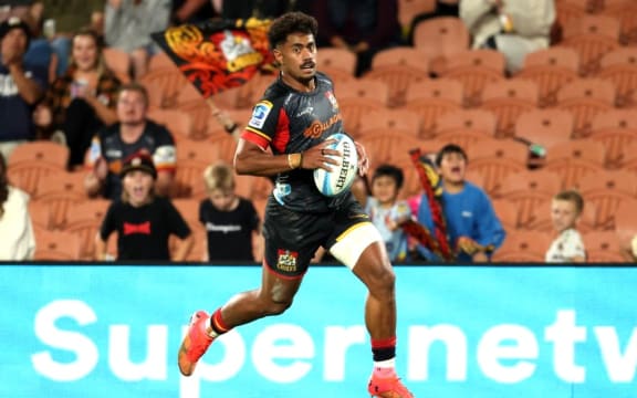 Emoni Narawa of the Chiefs scores a try during the round seven Super Rugby Pacific match between Chiefs and Moana Pasifika at FMG Stadium Waikato, on April 06, 2024, in Hamilton, New Zealand. (Photo by Michael Bradley/Getty Images)