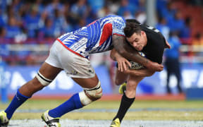 Teofilo Paulo tackles Dan Carter during the All Blacks vs Manu Samoa test in Apia in 2015.