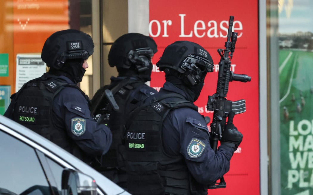Police enter the Westfield Bondi Junction shopping mall after a stabbing incident in Sydney on April 13, 2024. Australian police on April 13 said they had received reports that "multiple people" were stabbed at a busy shopping centre in Sydney. (Photo by David GRAY / AFP)