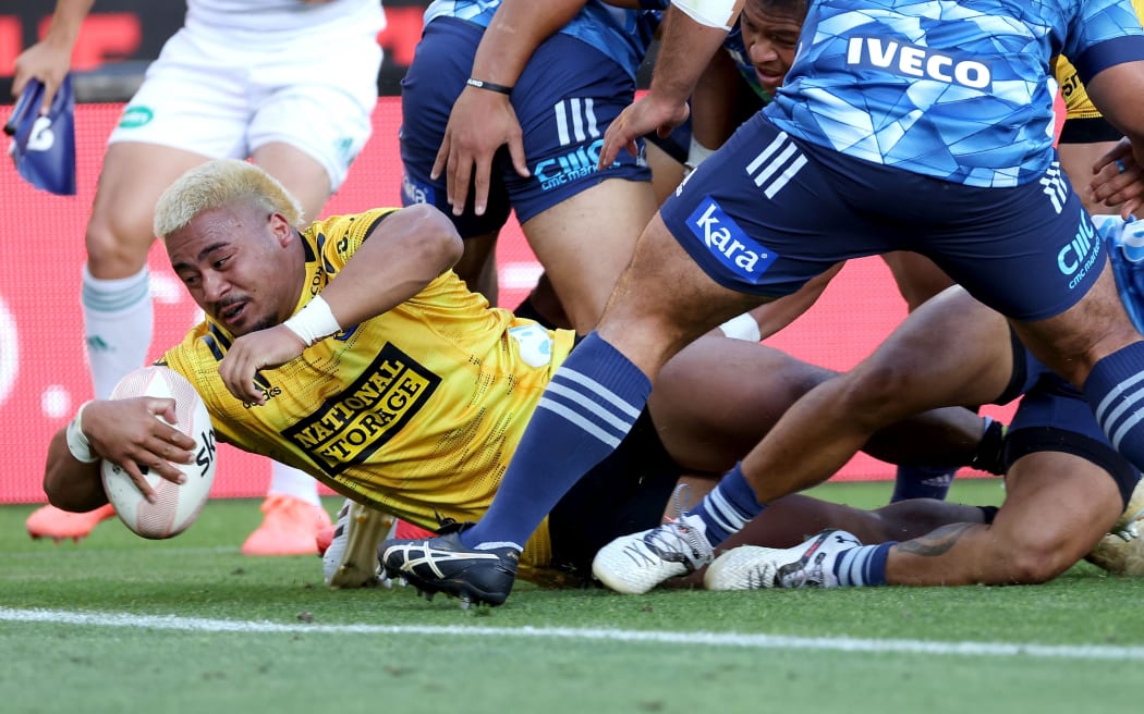 Hurricanes hooker Asafo Aumua