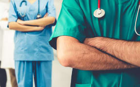 A group of leading experts want more steps taken to keep Omicron out and prepare the country for an outbreak of the variant.