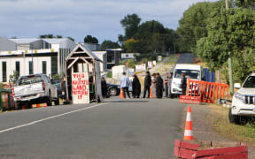 Kiingi Tūheitia arrives at Ihumātao.