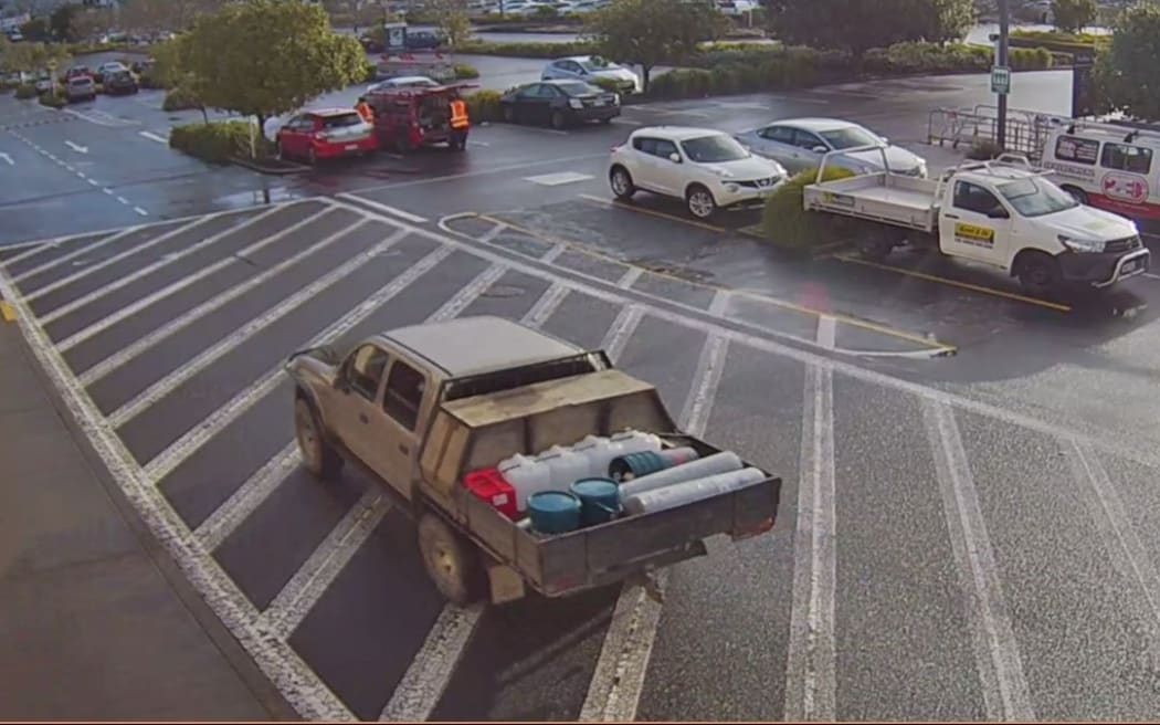 On 2 August, police received reports of sightings of Tom Phillips in a brown/bronze 2003 Toyota Hilux flat-deck ute on State Highway 31 in the Kawhia area.
