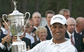 Michael Campbell celebrates with the trophy after winning the 2005 U.S. Open Golf Championship at Pinehurst Resort course 2 in Pinehurst, North Carolina.