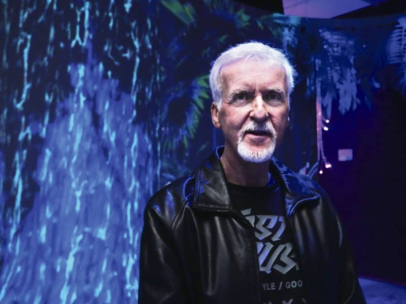 The Exhibition at the Cinematheque Francaise, Paris XII, "The Art of James Cameron" on his artistic work since his beginnings as a designer and a painter which has nourished his entire cinematographic work.
Here on the set of his film "Avatar".
