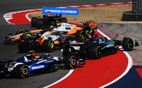 AUSTIN, TEXAS - OCTOBER 18: Lando Norris of Great Britain driving the (4) McLaren MCL39 Mercedes and Oscar Piastri of Australia driving the (81) McLaren MCL39 Mercedes crash at the start during the Sprint ahead of the F1 Grand Prix of United States at Circuit of The Americas on October 18, 2025 in Austin, Texas.   Clive Mason/Getty Images/AFP (Photo by CLIVE MASON / GETTY IMAGES NORTH AMERICA / Getty Images via AFP)