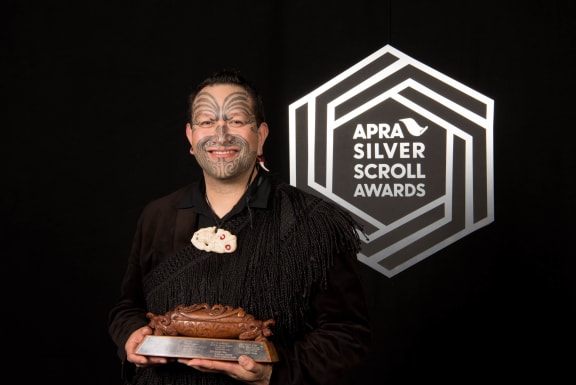 Rob Ruha with his Maioha Award at the 2016 Silver Scrolls