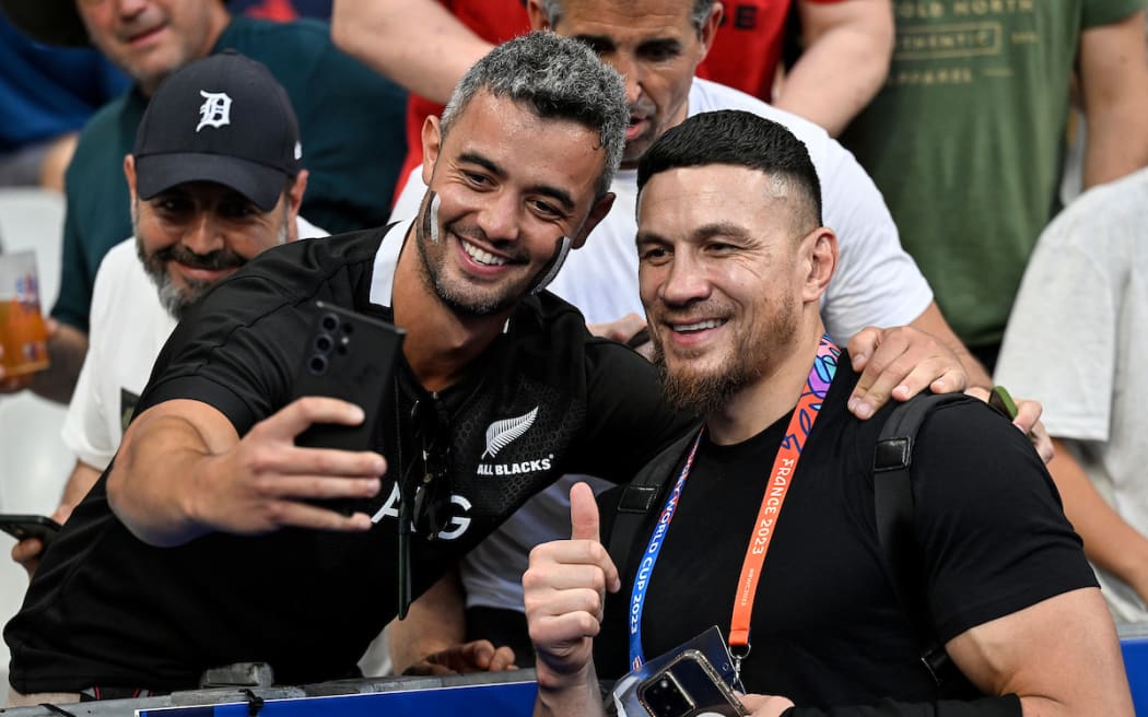Sonny Bill Williams has a selfie with fan. Rugby World Cup France 2023, France v New Zealand All Blacks pool match at Stade de France, Saint-Denis, France on Friday 8 September 2023. Mandatory credit: Andrew Cornaga / www.photosport.nz