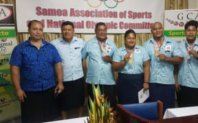 Weightlifting coach Tuaopepe Jerry Wallwork, SASNOC CEO Tuala Matthew Vaea, Salimu Lui (Lauititi Lui’s father), Feagaiga Stowers, Sanele Mao and Don Opeloge.