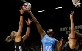 Southern Steel shooter Jhaniele Fowler-Reid competes against Magic defender Leana de Bruin.