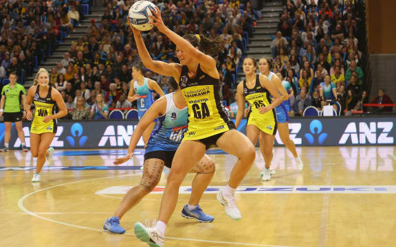 Pulse's Ameliaranne Ekenasio during the Pulse vs Mystics ANZ Premiership Netball match. Te Rauparaha Arena Sunday, 02 August 2020.