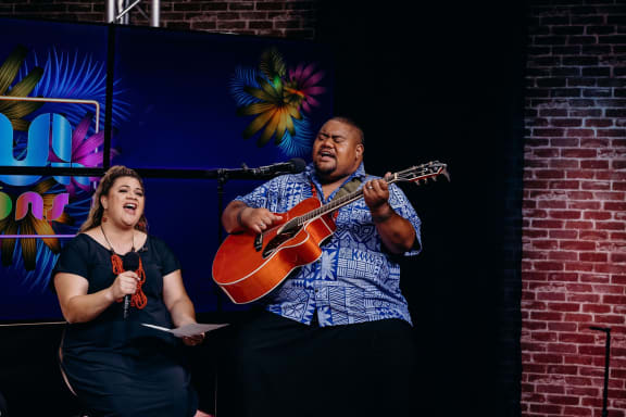 Soul Sessions host Sara Jane Elika (sitting left) singing alongside Samoan musician Lani Alo