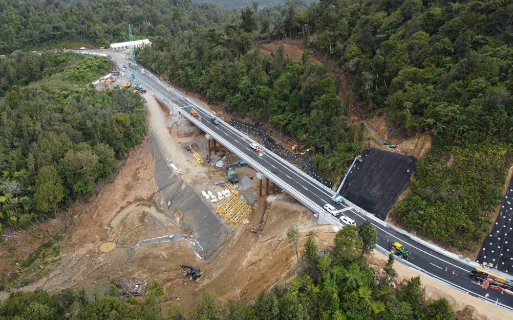 The new Taparahi Bridge on SH25A.