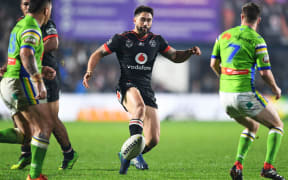 Shaun Johnson playing against the Canberra Raiders at Mt Smart Stadium in August.
