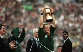 South African captain Francois Pienaar lifts the William Webb Ellis Trophy after defeating the All Blacks in the 1995 final.