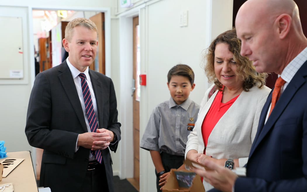 Prime Minister Chris Hipkins (left) and Education Minister Jan Tinetti (second right) at Remuera Intermediate School in Auckland on 17 April 2023, where they announced moves to reduce Year 4 to Year 8 class sizes by one student, to 28 students per teacher, by 2025.