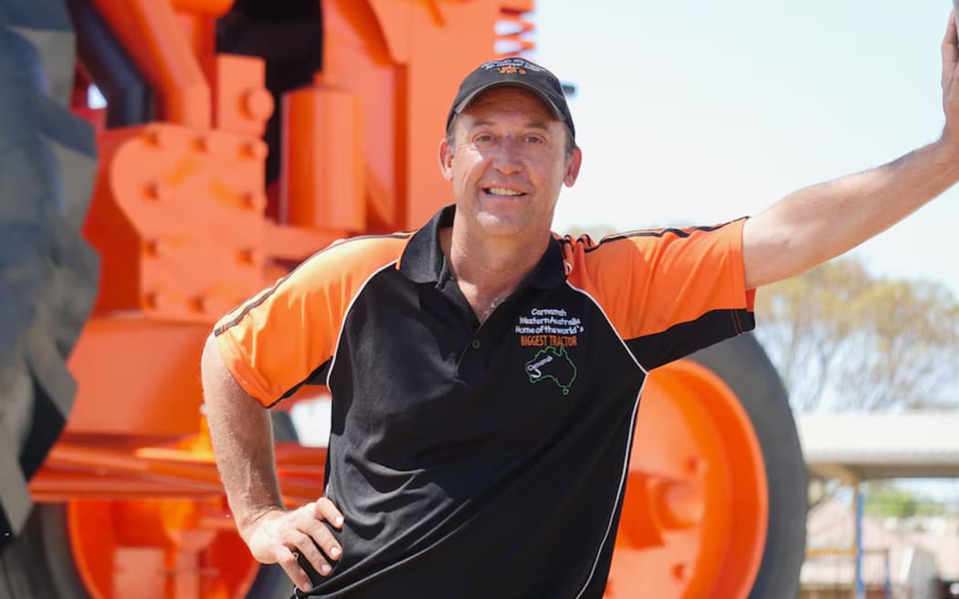 Brendon Haeusler says donations and merchandise sales bring in hundreds of dollars weekly. (ABC Midwest & Wheatbelt: Chloe Henville)