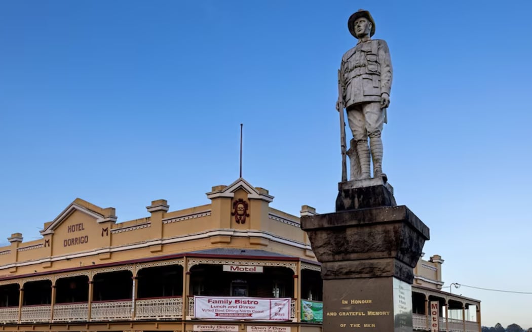 Oz war memorial vandalised