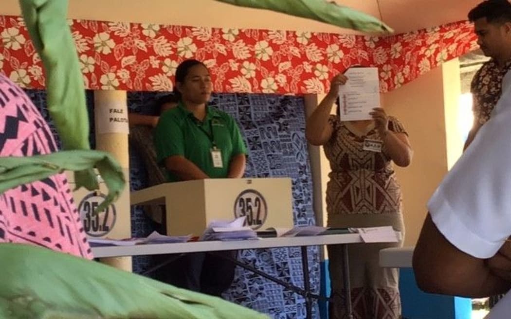 Vote counting in Utuloa, Asau Savaii.