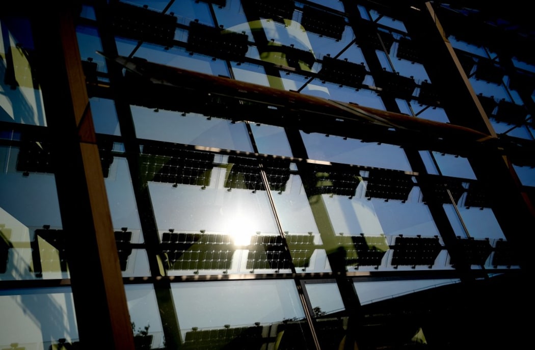 17 October 2018, Berlin: Solar cells at the research building for the plant with the plasma analysis process for the production of hydrogen.