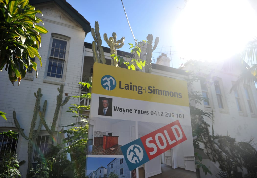 A real estate sign advertising a property in Sydney (May 2012).