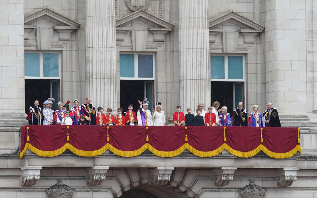 King Charles III and Queen Camilla and other members of the royal family look on from the Buckingham Palace balcony while viewing the Royal Air Force fly-past in central London on May 6, 2023, after their coronations. - The set-piece coronation is the first in Britain in 70 years, and only the second in history to be televised. Charles will be the 40th reigning monarch to be crowned at the central London church since King William I in 1066. Outside the UK, he is also king of 14 other Commonwealth countries, including Australia, Canada and New Zealand. Camilla, his second wife, was crowned Queen alongside him. (Photo by James Manning / POOL / AFP)