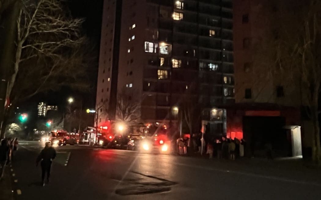 Cook and Nelson street apartment fire