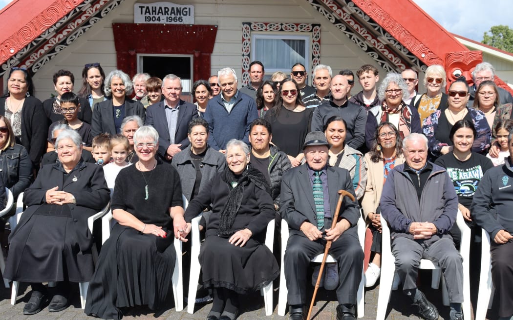 Representatives of Ngāti Kearoa-Ngāti Tuara and Rotorua Lakes Council were among those in attendance for the signing of an agreement to co-manage the Karamu Takina springs that supply Rotorua's drinking water and to return the land to local hapū. The signing took place at Tarewa Pounamu Marae in Rotorua on Saturday, 17 September.